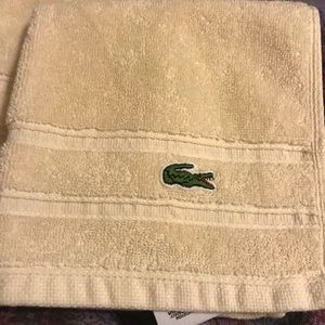 Set of 4 Lacoste off white wash cloths towel